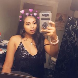 Meet your Posher, Yesenia